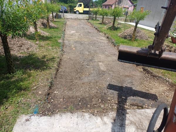 Kertészeti út alapozása kisgéppel